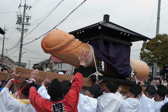 hounen-sai honen sai penis festival japan phallus 豊年祭 tagata shrine