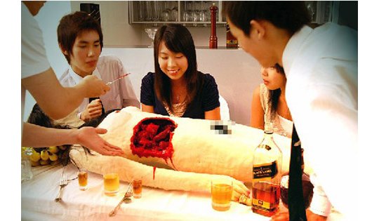 japanese cannibalism nyotaimori sushi eat