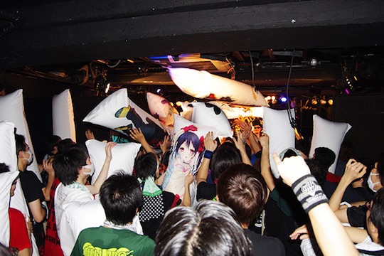 dakimakura kisai hug body pillow otaku milktub concert gig rock music japan tokyo