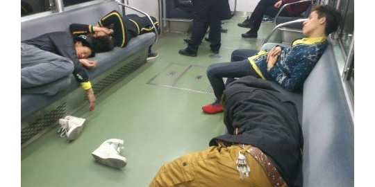 japan train tokyo sleeping people crazy