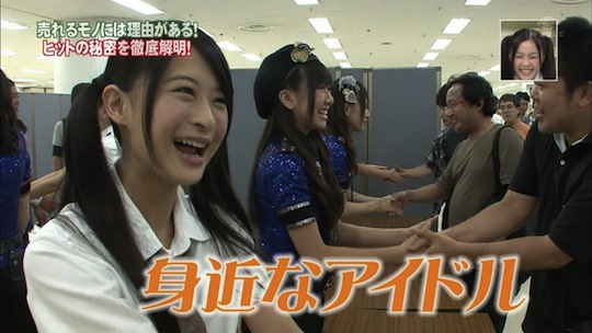 akb48 handshaking fan event