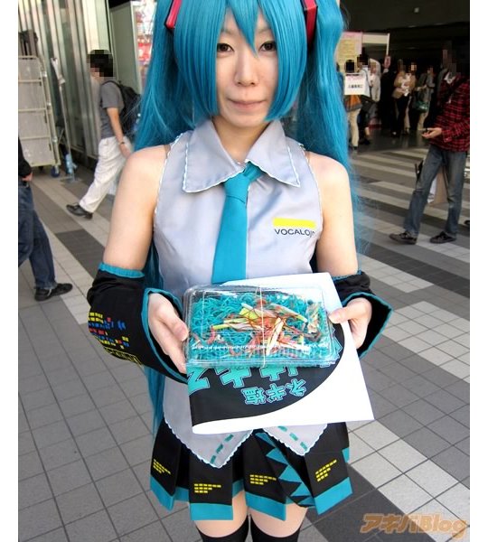 hatsune miki yaki soba noodles akihabara cosplay 初音ミク 焼きそば