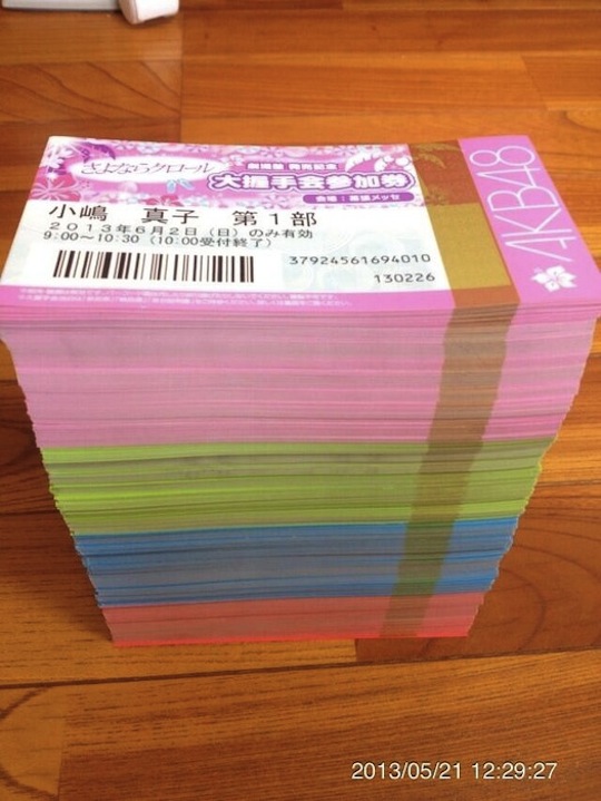 akb48 fan buy bulk purchase hand shaking tickets otaku election