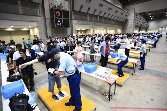 akb48 handshaking meet and greet event big sight increased security body checks