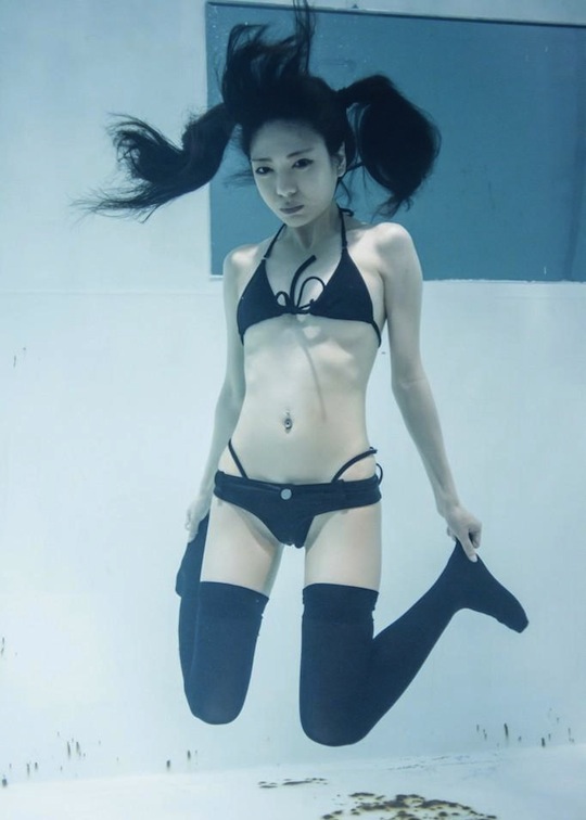 suichu niso underwater knee high socks cosplay diving fetish photography manabu koga japanese girls manami yamaguchi