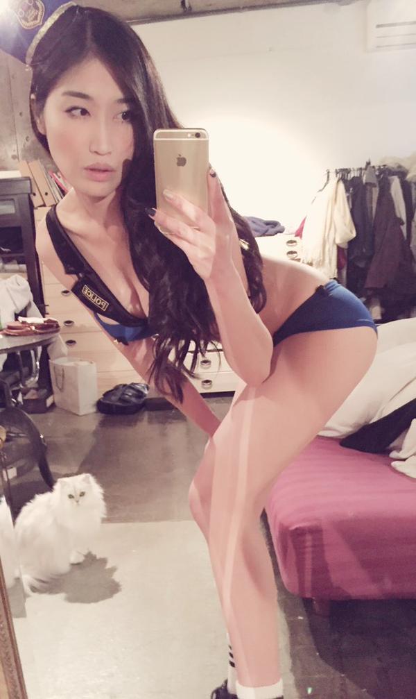 nayuka mine selfie sexy japan model hot body porn star manga-ka