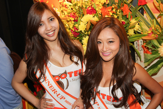 hooters shinjuku girl waitress hot sexy