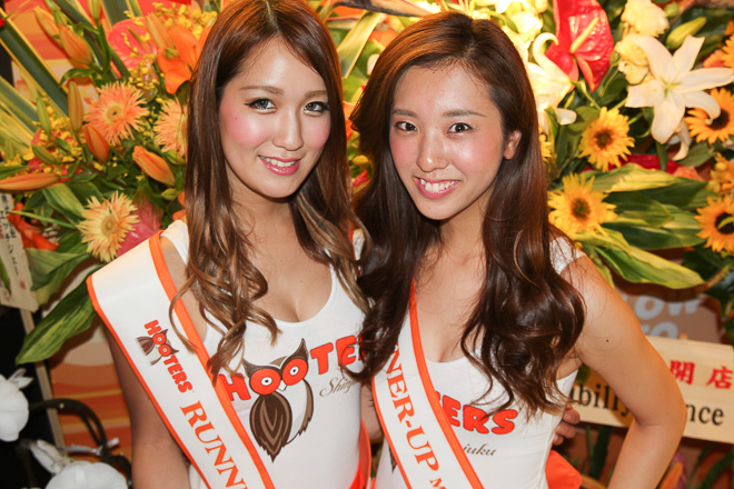 hooters shinjuku girl waitress hot sexy