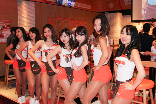 hooters shinjuku girl waitress hot sexy