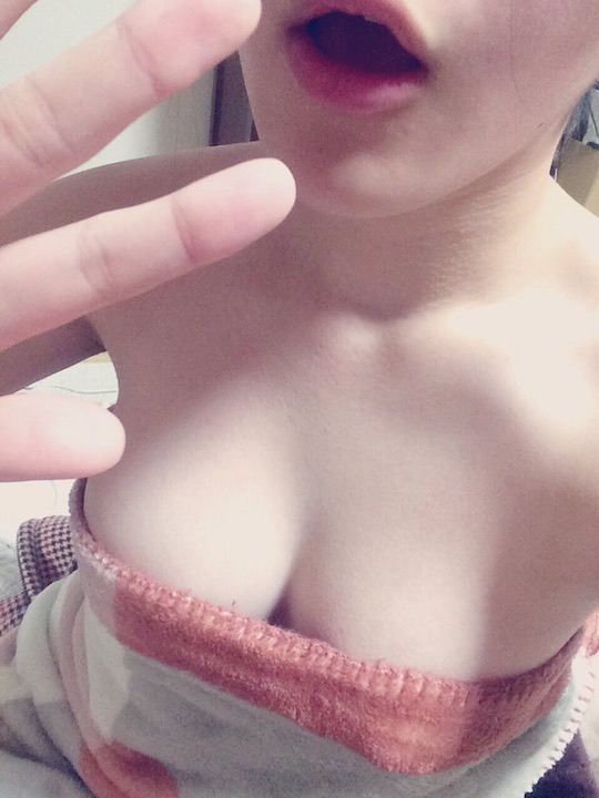 japanese asian girl schoolgirl twitter nude selfie naked pictures