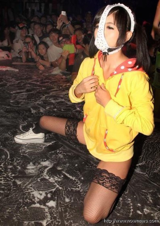 zhichen ye chinese taiwan bikini mask hentai kamen panties face fetish idol