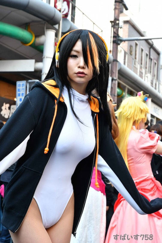akira itsuki sexy cosplayer japan denden town nipponbashi osaka