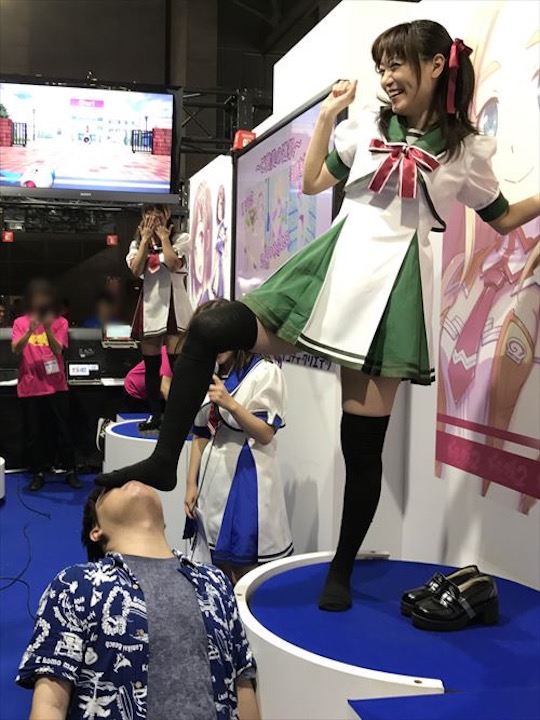 panchira gal gun upskirt panties otaku fetish tokyo game show 2017