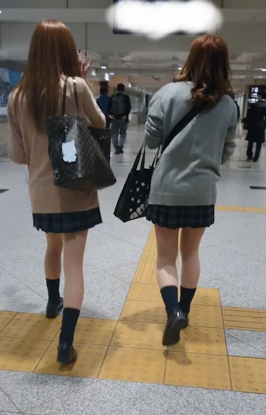 shinjuku station panchira upskirting japan schoolgirls women panties photos tokyo