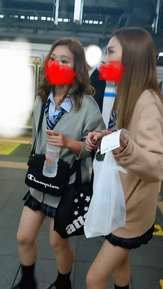 shinjuku station panchira upskirting japan schoolgirls women panties photos tokyo