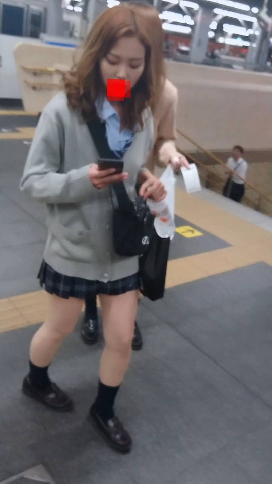 shinjuku station panchira upskirting japan schoolgirls women panties photos tokyo