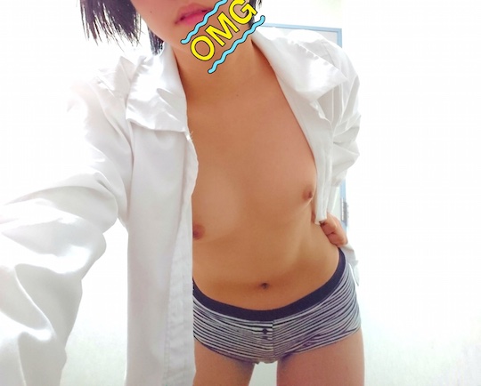 japanese girl cute high school student naked nude selfie short hair boyish body