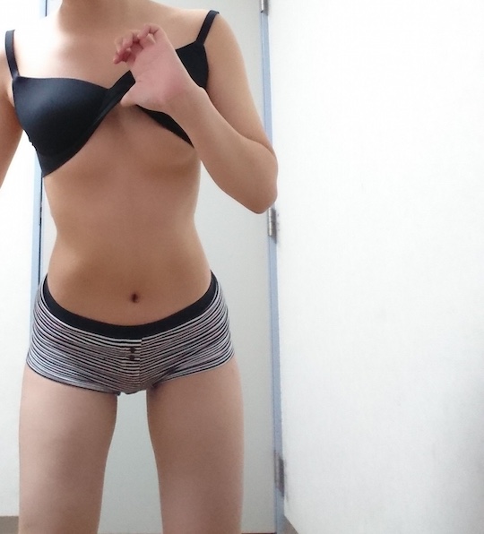 japanese girl cute high school student naked nude selfie short hair boyish body