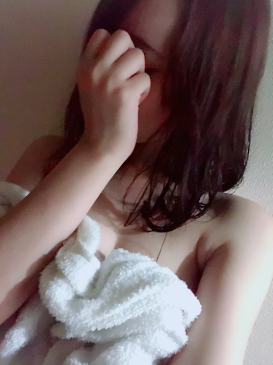 japanese amateur bakunyu office lady girl nude selfie twitter goddess