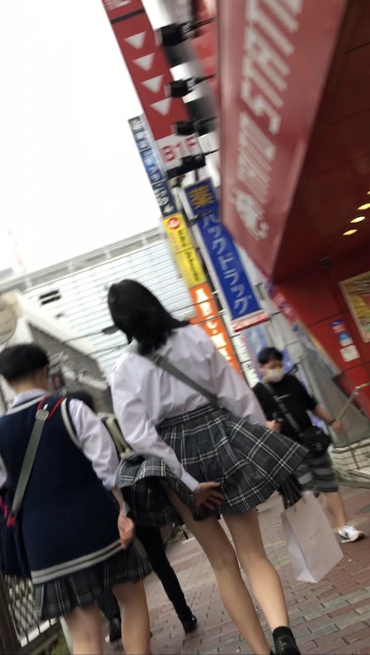 japanese schoolgirl upskirting panchira tosatsu windy weather yokohama tokyo secret filming video photo voyeur peeping tom fetish