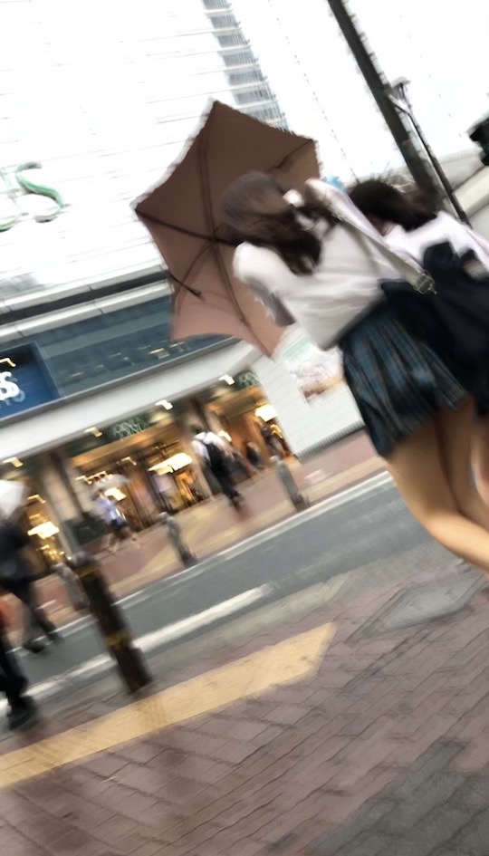 japanese schoolgirl upskirting panchira tosatsu windy weather yokohama tokyo secret filming video photo voyeur peeping tom fetish