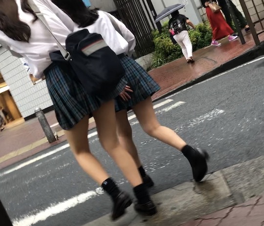 japanese schoolgirl upskirting panchira tosatsu windy weather yokohama tokyo secret filming video photo voyeur peeping tom fetish