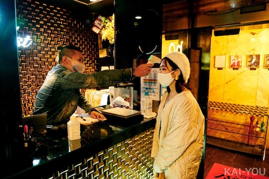 host club kabukicho first-time visit coronavirus pandemic tokyo japan