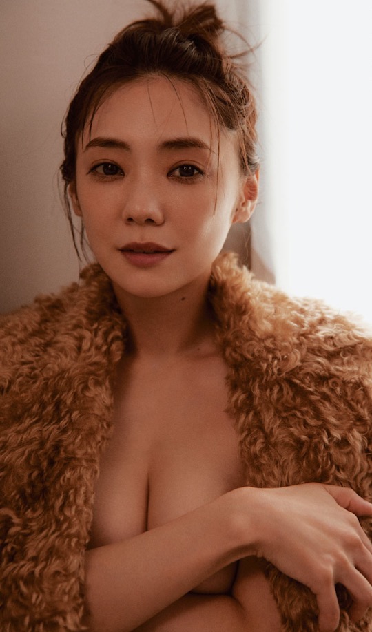 ana kurashina naked nude anan magazine shoot hot body sexy picture japanese model actress