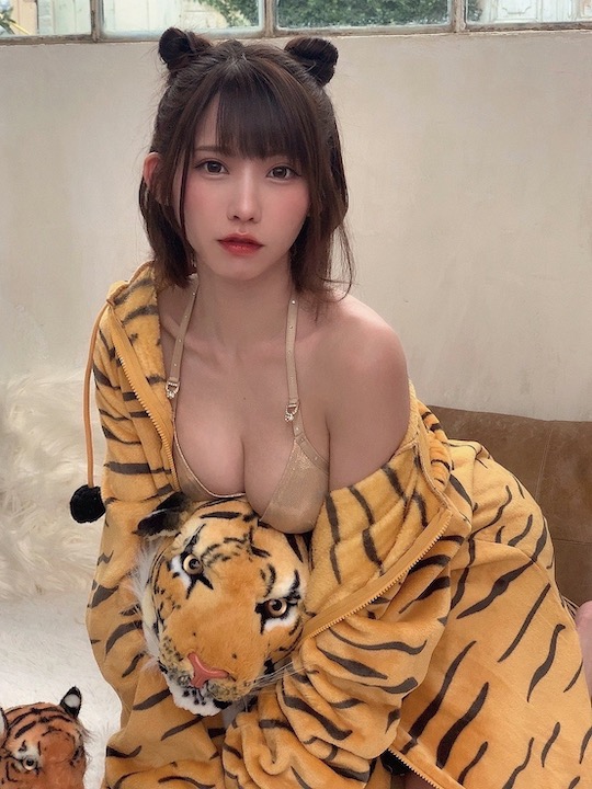 enako model idol gradol gravure tora tiger cosplay sexy japanese