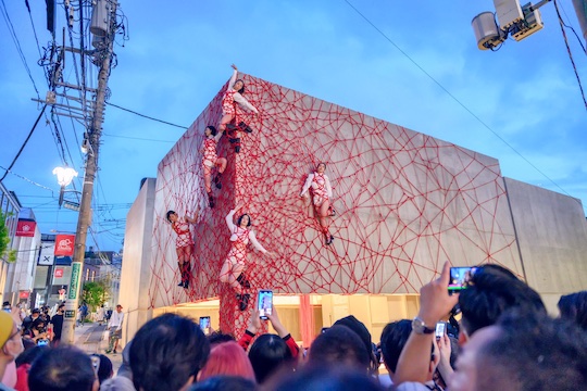 tokyo harajuku shibari rope bondage installation wall hajime kinoko