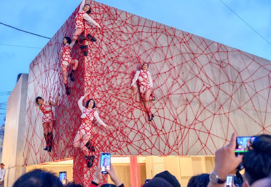 tokyo harajuku shibari rope bondage installation wall hajime kinoko