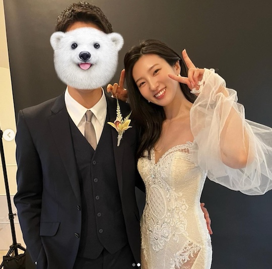 serina fukui married wedding dress sexy gravure idol pharmacist keio university