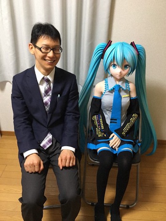 akihiko kondo marries virtual idol hatsune miku japan fictosexual