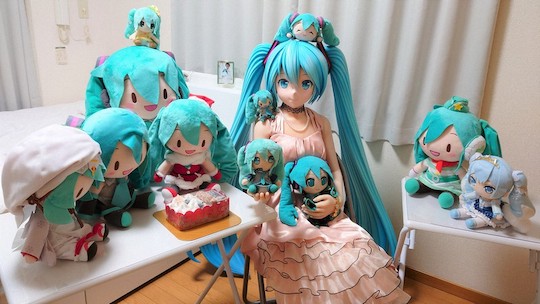 akihiko kondo marries virtual idol hatsune miku japan fictosexual