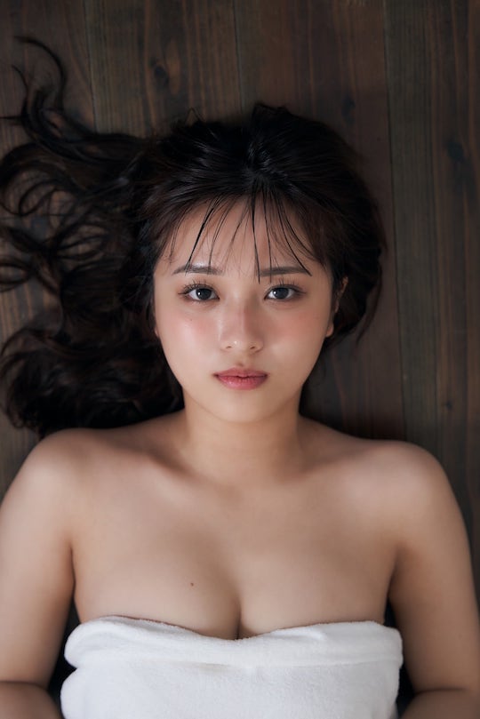 amichi japanese influencer tiktoker first photo book lingerie sexy
