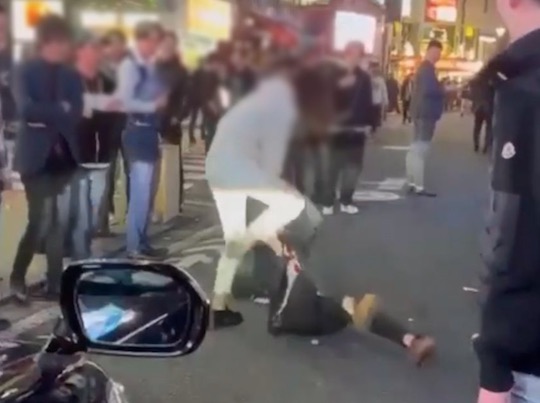 host stabbing kabukicho street tokyo shinjuku attempted murder