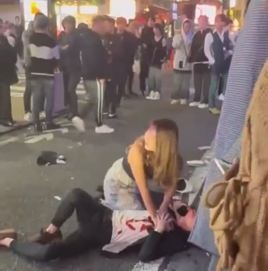 host stabbing kabukicho street tokyo shinjuku attempted murder