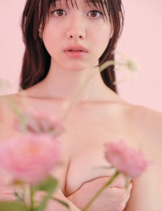 kasumi mori anan magazine gravure magazine shoot sexy japanese female tv announcer newscaster pic photo