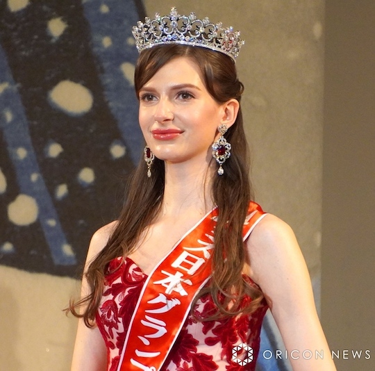 miss japan winner ukrainian foreign Karolina shiino adultery scandal resigns title