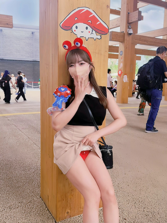 osaka kansai expo 2025 ol cosplayer erotic panchira flashing panties