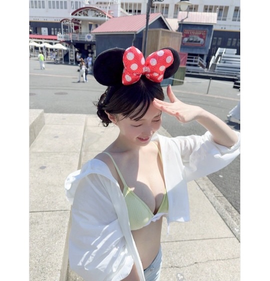 uta miyoshi disneyland bust breasts cleavage revealing clothing scandal selfie influencer tokyo