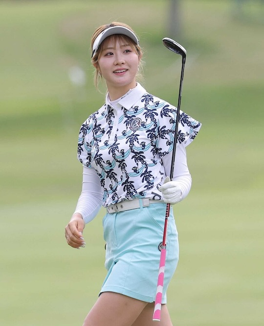 reika miyako hot japanese female golfer