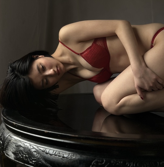 akari koda japanese gravure idol model actress sexy shoot young king