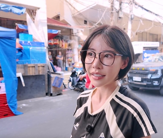 eimi fukada porn star retired Philippines street children slum kitchen food meals charity