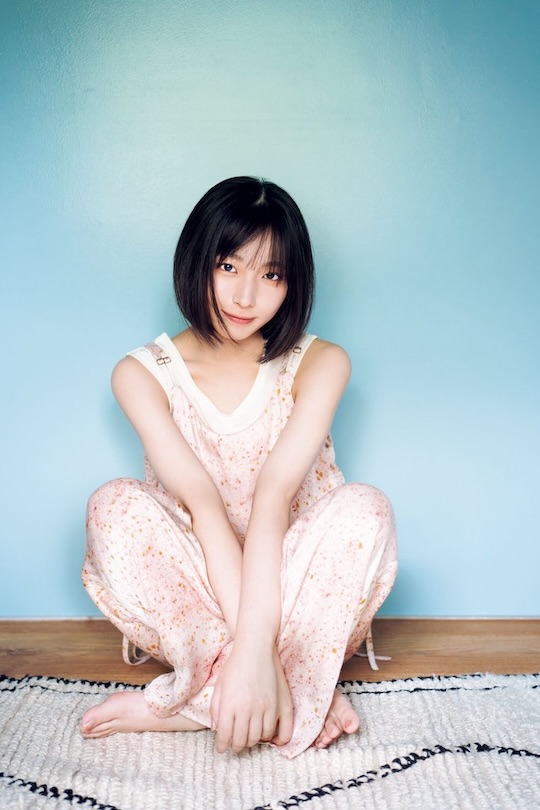 manami ono hinatazaka46 sixth finger corrected photo