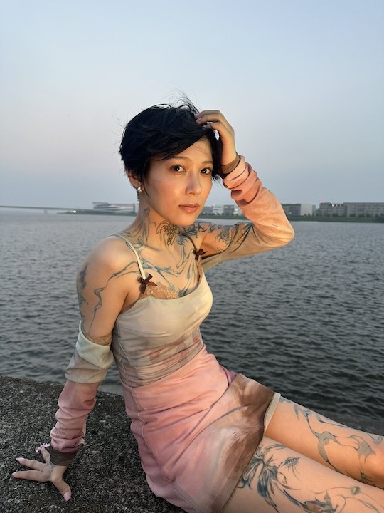 momoka kinoshita nmb48 bukkoro singer-songwriter music idol japanese tattoos sexy
