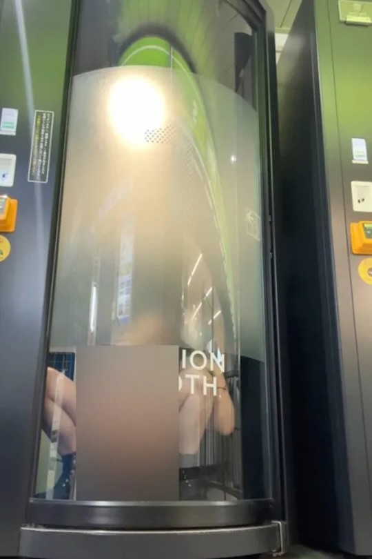 station booth sex porn content amateur workspace public indecency tokyo japan train