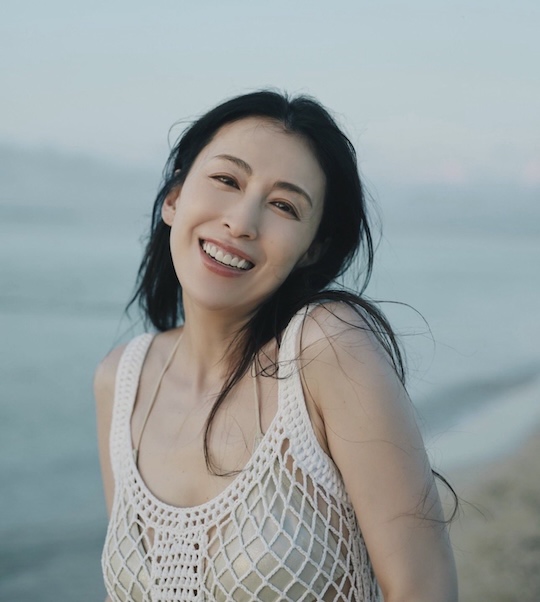 akiko hinagata sexy japanese actress older mature milf jukujo mother hot body gravure comeback photo pic